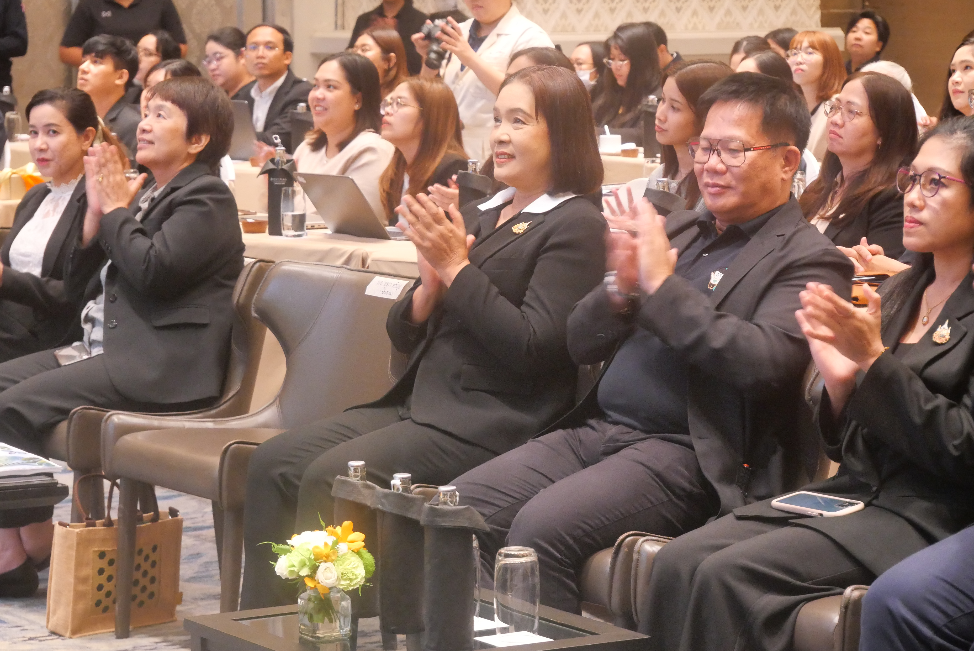 title - ส.ป.ก. ร่วมเป็นเกียรติในพิธีเปิดงานประชุมเผยแพร่ (Press Conference) เพื่อนำเสนอรายงานและการประเมินผลการดำเนินงานเสริมพลังความร่วมมือด้านการเปลี่ยนแปลงสภาพภูมิอากาศของประเทศไทย 